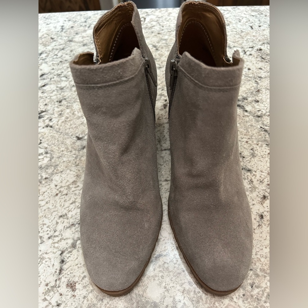 Lucky Brand Taupe Suede Ankle Booties Sz 8